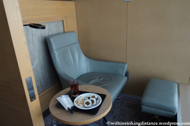 16Apr13 JAL Sakura Lounge HND 003