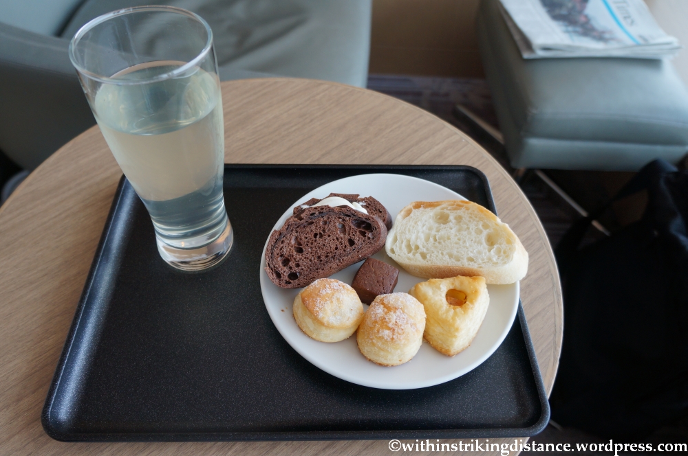 16Apr13 JAL Sakura Lounge HND 007