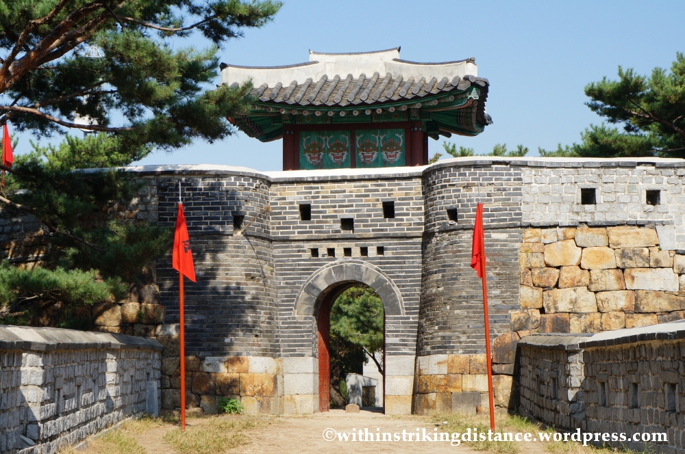 14Oct13 Paldalsan Wall Hwaseong Fortress Suwon South Korea 010
