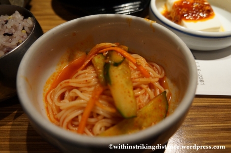 14Oct13 Spicy Naengmyeon Noodles Myeongdong Seoul South Korea 010
