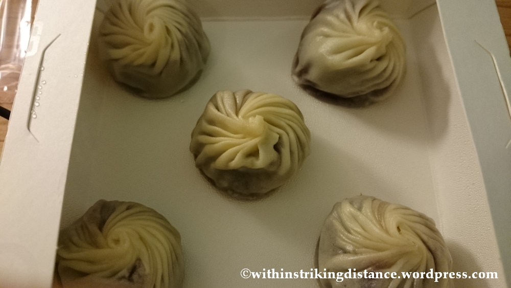 06Nov14 Din Tai Fung Red Bean Dumplings Taipei Taiwan 015