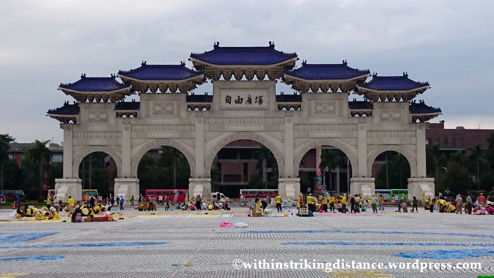 06Nov14 Liberty Square Arch Gate Taipei Taiwan 004
