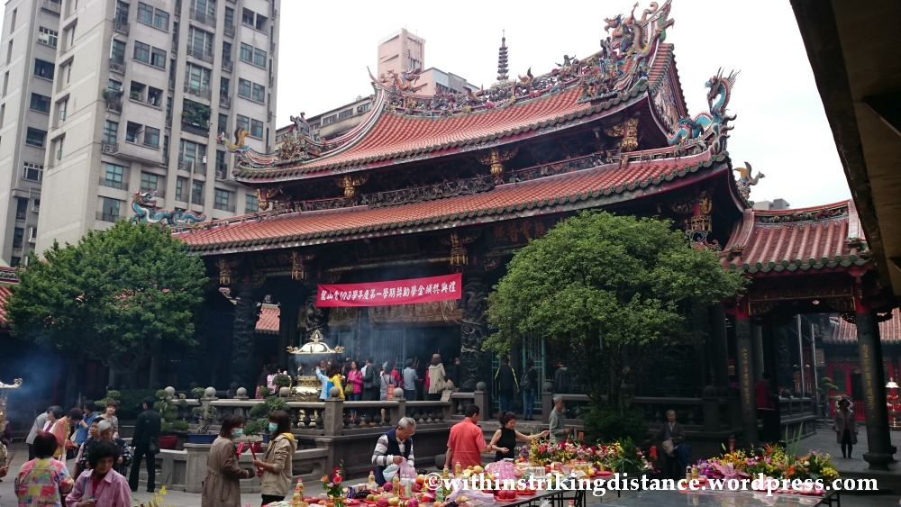 07Nov14 002 Longshan Temple Taipei Taiwan