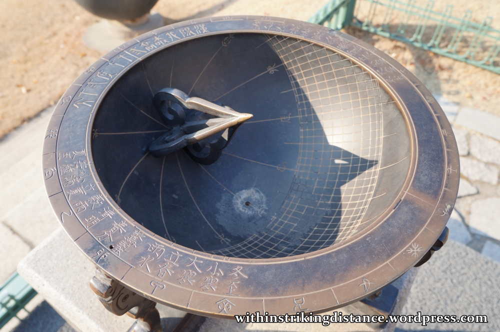 12Dec14 Deoksugung Seoul South Korea 015 Angbuilgu Sundial