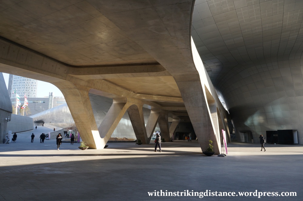 13Dec14 001 South Korea Seoul Dongdaemun Design Plaza