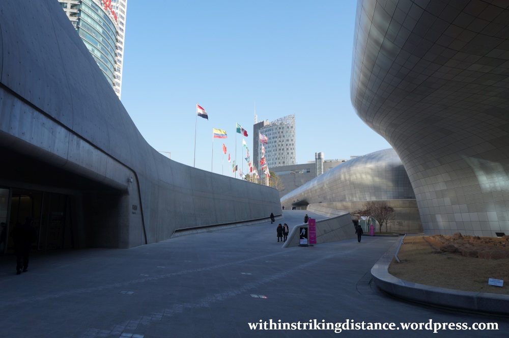 13Dec14 002 South Korea Seoul Dongdaemun Design Plaza