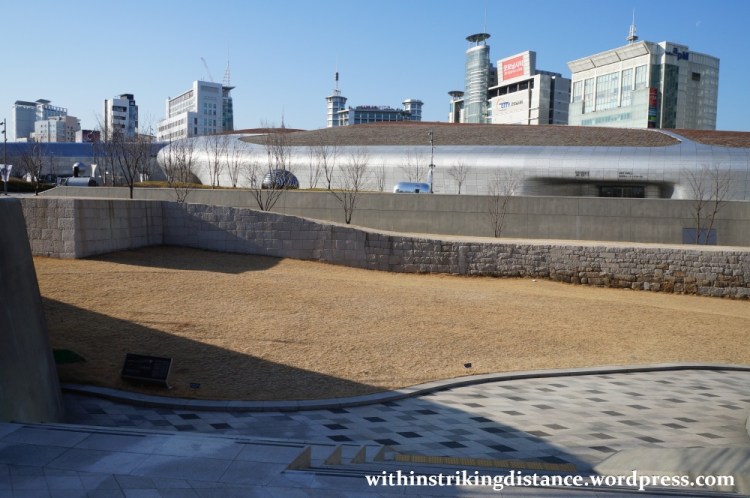 13Dec14 010 South Korea Seoul Dongdaemun Design Plaza Fortress Wall