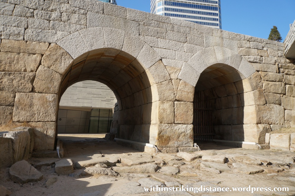 13Dec14 011 South Korea Seoul Dongdaemun Design Plaza Yigansumun Flood Gate
