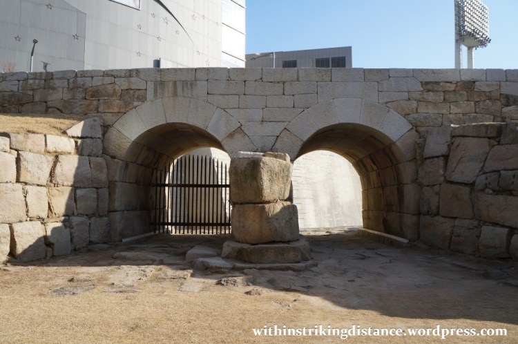13Dec14 012 South Korea Seoul Dongdaemun Design Plaza Yigansumun Flood Gate