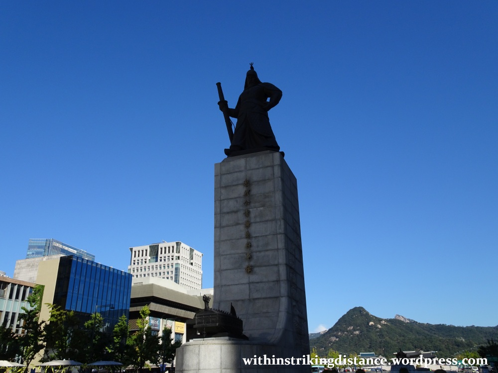 29Sep15 003 South Korea Seoul Gwanghwamun Square Yi Sun-sin Statue