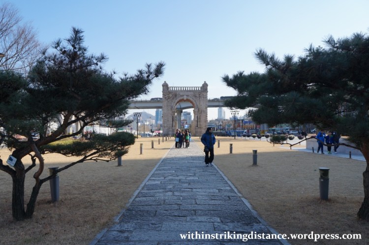 13Dec14 003 South Korea Seoul Seodaemun Independence Park Dongnimmun