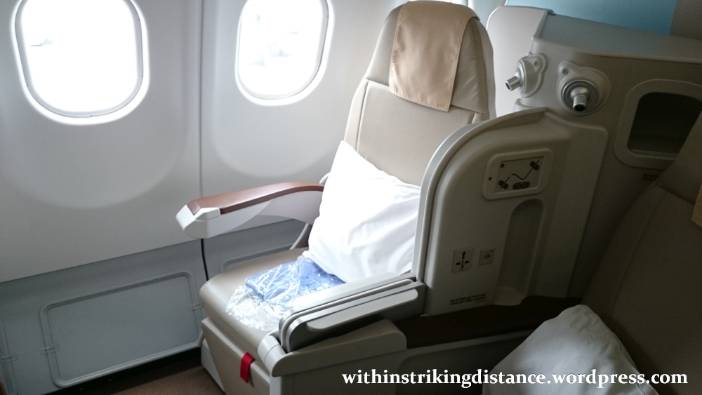 15Mar16 006 Philippine Airlines Flight PR 431 NRT MNL Tokyo Manila A330-300 Business Class Seat