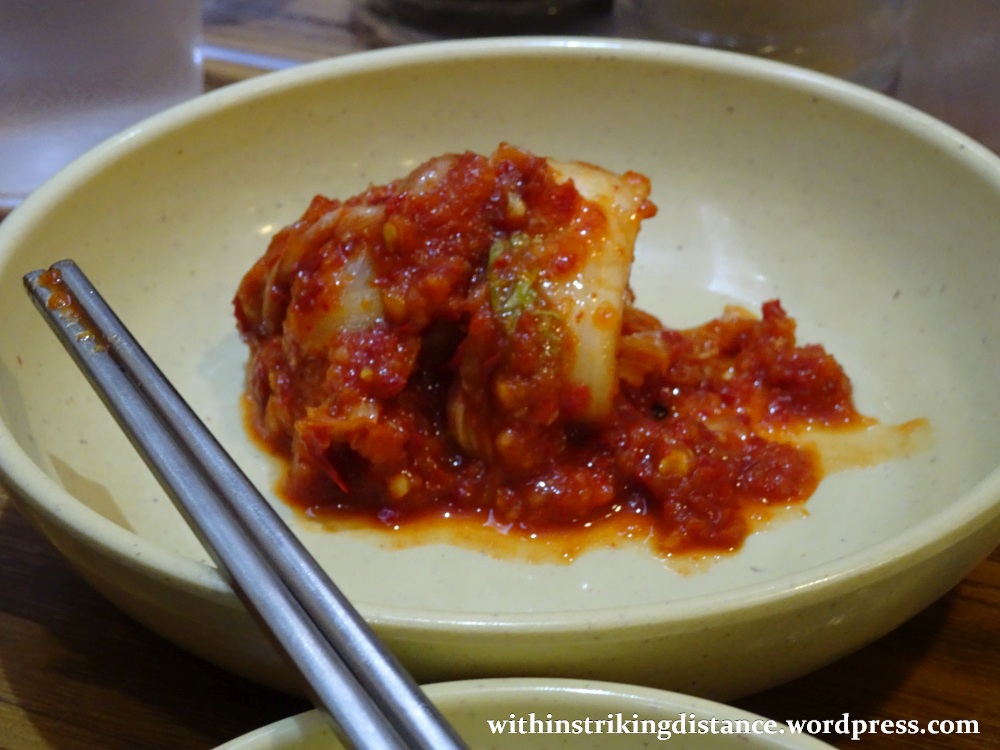 09feb16-005-south-korea-seoul-myeongdong-kyoja-kalguksu-restaurant-kimchi