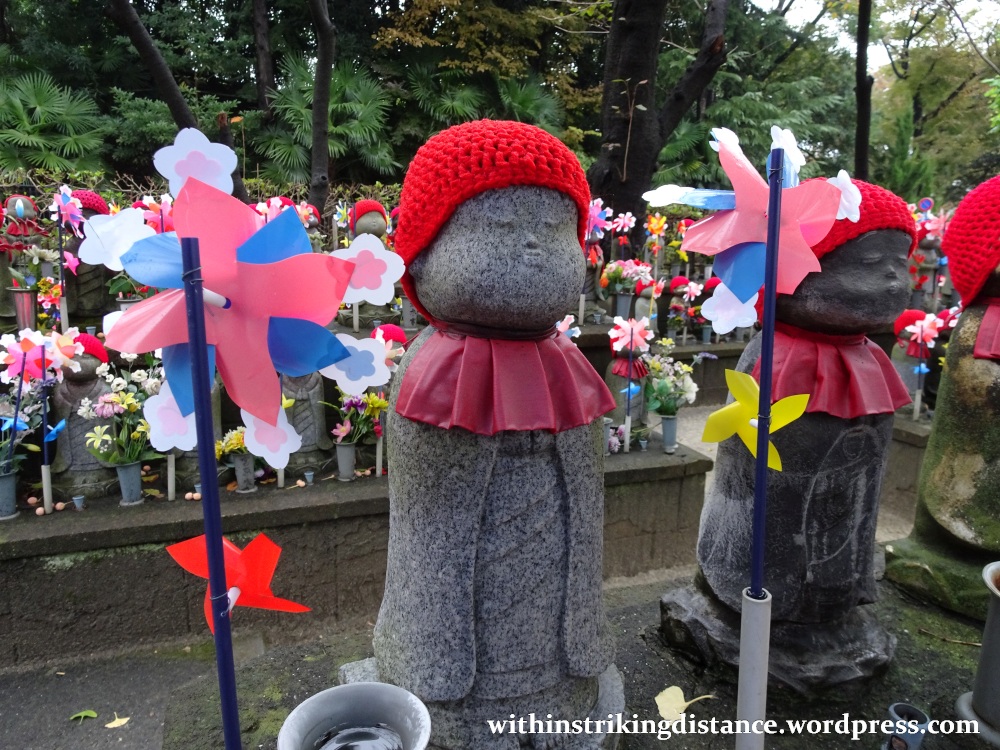 11nov16-004-japan-kanto-tokyo-zojoji-temple-jizo-statues