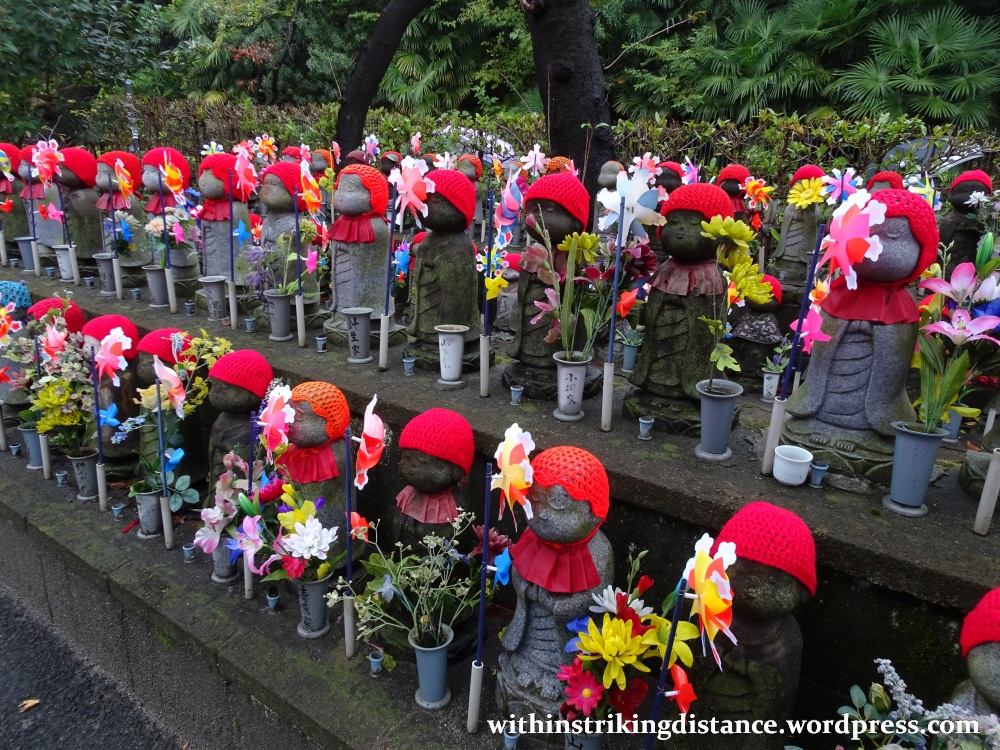 11nov16-005-japan-kanto-tokyo-zojoji-temple-jizo-statues