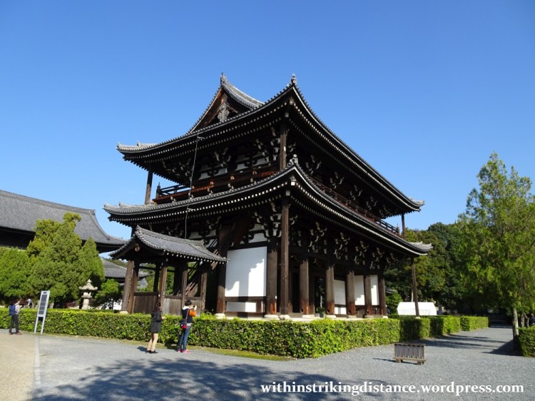 12nov16-017-japan-kyoto-higashiyama-tofukuji-autumn-leaves-koyo-sanmon